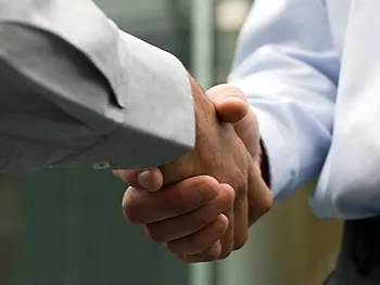 A gyógyszerészeknek kell nyitni az orvosok felé