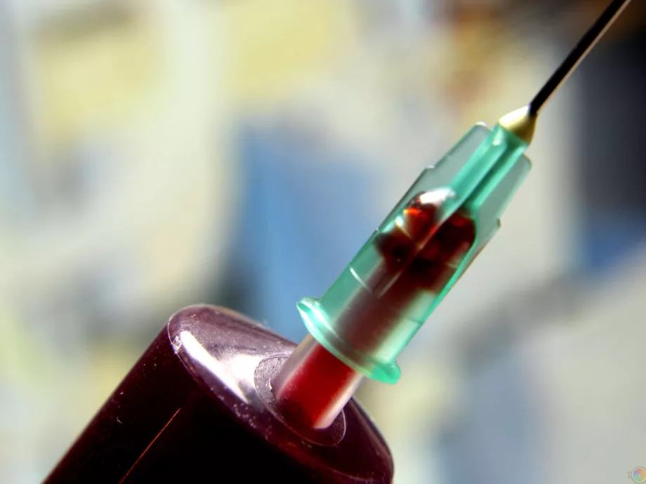 B2-vitamin és UV-fény teszi biztonságosabbá a vérátömlesztést