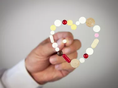 A celekoxib kardiovaszkuláris biztonságossága akkora, mint az egyéb NSAID-oké