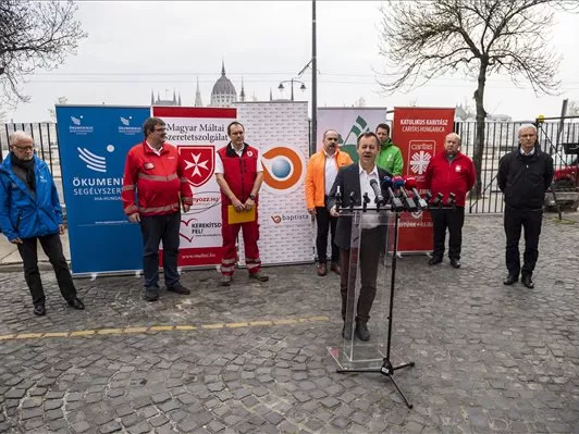 Elindult a 1357-es adományvonal és a segitunkegymasnak.hu