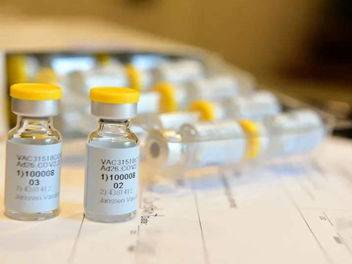 Engedélyezte a Johnson & Johnson vakcinájának uniós forgalmazását az Európai Bizottság