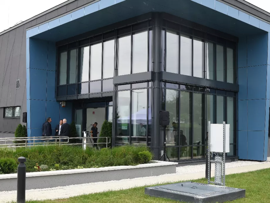 Átadták a Debreceni Egyetem középméretű kutatólaboratóriumát