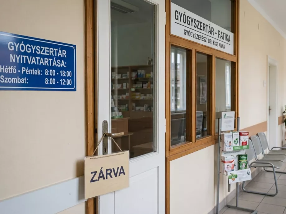 Szerdán Semmelweis-nap, zárva lesznek a rendelők és gyógyszertárak