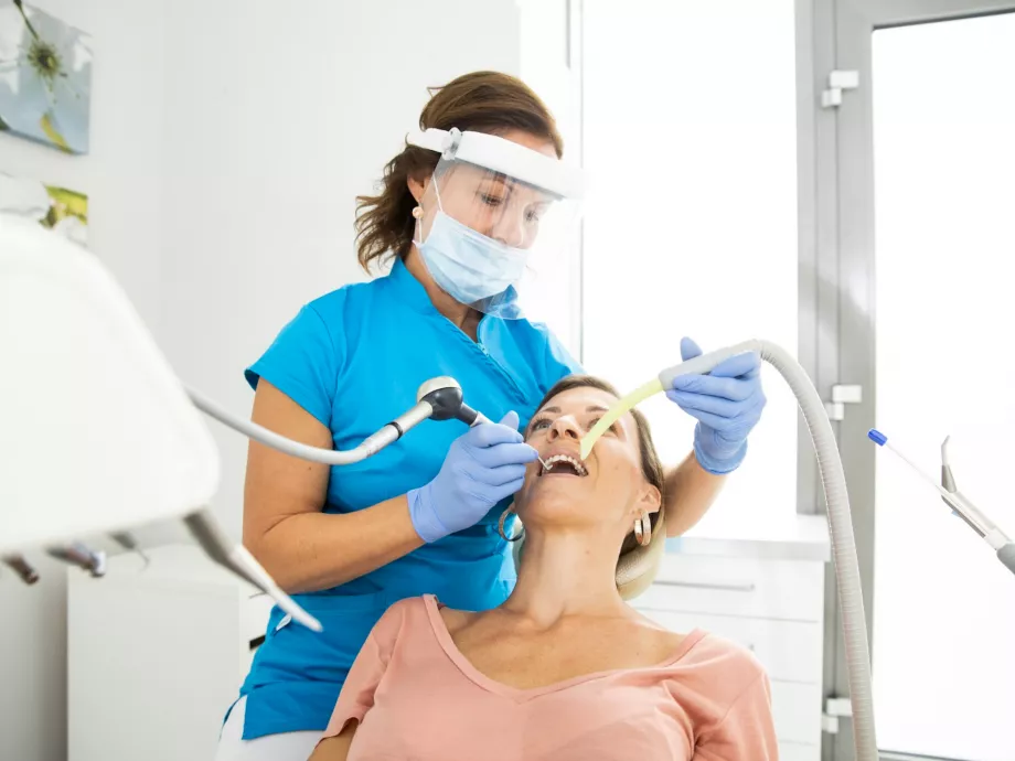 Fájdalommentes biofilmterápia forradalmasíthatja a fogápolást